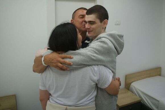 מקסים הרקין במפגש עם משפחתו לאחר שחרורו | דובר צה"ל