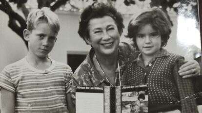 אנה ריבקין־בריק וגיבורי הספר "מרים גרה בקיבוץ" | הארכיון הציוני המרכזי אנה ריבקין־בריק וגיבורי הספר "מרים גרה בקיבוץ" | הארכיון הציוני המרכזי