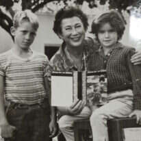 אנה ריבקין־בריק וגיבורי הספר "מרים גרה בקיבוץ" | הארכיון הציוני המרכזי אנה ריבקין־בריק וגיבורי הספר "מרים גרה בקיבוץ" | הארכיון הציוני המרכזי