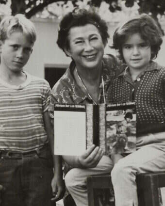 אנה ריבקין־בריק וגיבורי הספר "מרים גרה בקיבוץ" | הארכיון הציוני המרכזי אנה ריבקין־בריק וגיבורי הספר "מרים גרה בקיבוץ" | הארכיון הציוני המרכזי