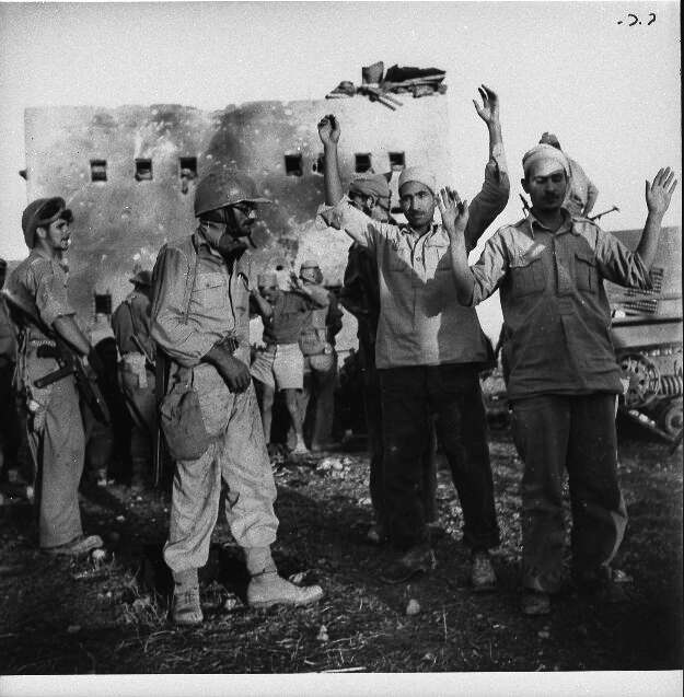 הקרדיט לכיבוש ניתן לאחרים. שבויים מצרים במשטרת עיראק־סווידאן, 1948 | אוסף מיתר, האוסף הלאומי לתצלומים ע"ש משפחת פריצקר, הספרייה הלאומית, צילום כרמי בוריס הקרדיט לכיבוש ניתן לאחרים. שבויים מצרים במשטרת עיראק־סווידאן, 1948 | אוסף מיתר, האוסף הלאומי לתצלומים ע"ש משפחת פריצקר, הספרייה הלאומית, צילום כרמי בוריס