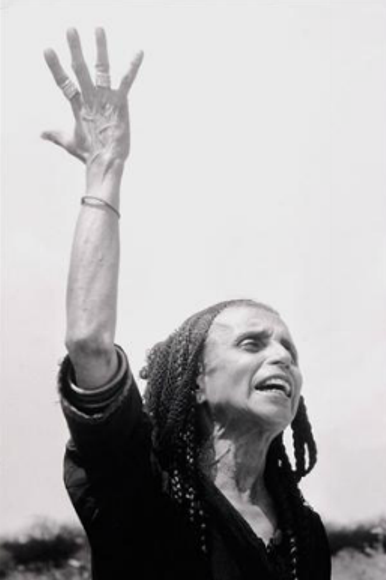 זכתה לפרשנויות שונות. תמונת "האישה החבאנית" | אנה ריבקין־בריק, הארכיון הציוני המרכזי, המוזיאון לאומנות מודרנית שטוקהולם זכתה לפרשנויות שונות. תמונת "האישה החבאנית" | אנה ריבקין־בריק, הארכיון הציוני המרכזי, המוזיאון לאומנות מודרנית שטוקהולם