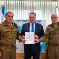 שר הביטחון כ"ץ הרמטכ"ל זמיר ואלוף
במיל' תורג'מן בקבלת דו"ח הוועדה שבחנה את תחקירי 7 באוקטובר, השבוע | אריאל חרמוני, משרד הביטחון שר הביטחון כ"ץ הרמטכ"ל זמיר ואלוף
במיל' תורג'מן בקבלת דו"ח הוועדה שבחנה את תחקירי 7 באוקטובר, השבוע | אריאל חרמוני, משרד הביטחון