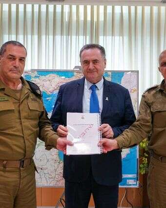 שר הביטחון כ"ץ הרמטכ"ל זמיר ואלוף
במיל' תורג'מן בקבלת דו"ח הוועדה שבחנה את תחקירי 7 באוקטובר, השבוע | אריאל חרמוני, משרד הביטחון שר הביטחון כ"ץ הרמטכ"ל זמיר ואלוף
במיל' תורג'מן בקבלת דו"ח הוועדה שבחנה את תחקירי 7 באוקטובר, השבוע | אריאל חרמוני, משרד הביטחון