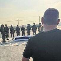 וינטר ולוחמי גבעתי בטקס קבלת ארונו של הדר גולדין | באדיבות המצולם