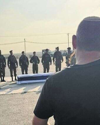 וינטר ולוחמי גבעתי בטקס קבלת ארונו של הדר גולדין | באדיבות המצולם וינטר ולוחמי גבעתי בטקס קבלת ארונו של הדר גולדין | באדיבות המצולם