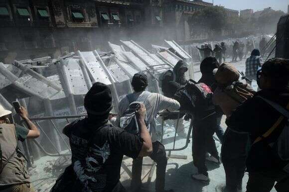 הפגנות דור ה-Z במקסיקו, אמש | EPA/JOSE MENDEZ הפגנות דור ה-Z במקסיקו, אמש | EPA/JOSE MENDEZ