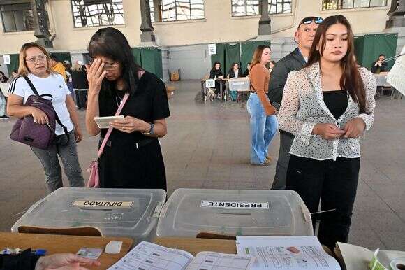 בוחרים בצ'ילה | Victor RUIZ / AFP בוחרים בצ'ילה | Victor RUIZ / AFP