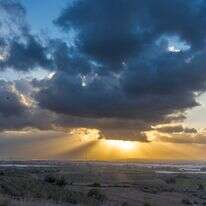 שקיעה בתל גזר | יוסי אלוני/פלאש 90 שקיעה בתל גזר | יוסי אלוני/פלאש 90