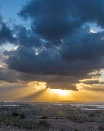 שקיעה בתל גזר | יוסי אלוני/פלאש 90 שקיעה בתל גזר | יוסי אלוני/פלאש 90