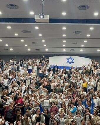 בנות אולפנת עלי זהב | דוברות אמית בנות אולפנת עלי זהב | דוברות אמית