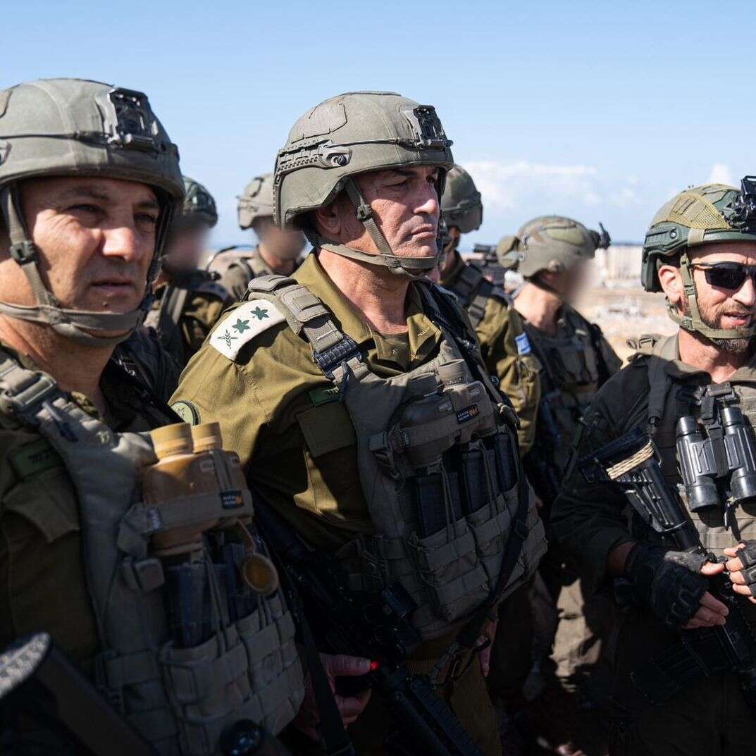 הרמטכ"ל אייל זמיר יחד עם מפקד פיקוד דרום יניב עשור ומפקד אוגדת עזה ברק חירם | דובר צה"ל הרמטכ"ל אייל זמיר יחד עם מפקד פיקוד דרום יניב עשור ומפקד אוגדת עזה ברק חירם | דובר צה"ל