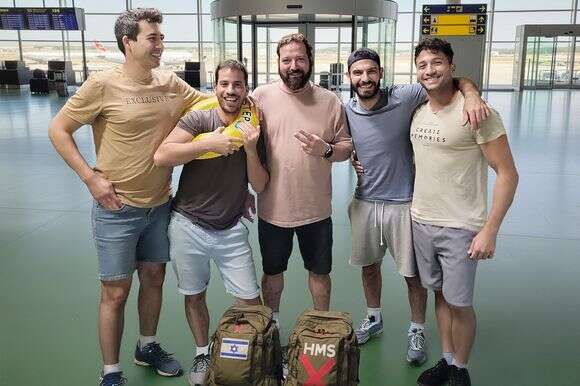 השחקנים בהצגה יומן משא: אביאל שמעון, אורי זעירא, בני קלצהנדלר, גיא גרופר, ליאור | יחצ השחקנים בהצגה יומן משא: אביאל שמעון, אורי זעירא, בני קלצהנדלר, גיא גרופר, ליאור | יחצ