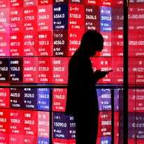 שוק המניות בטוקיו (שם, בניגוד לישראל, אדום מייצג עליית שווי) | EPA