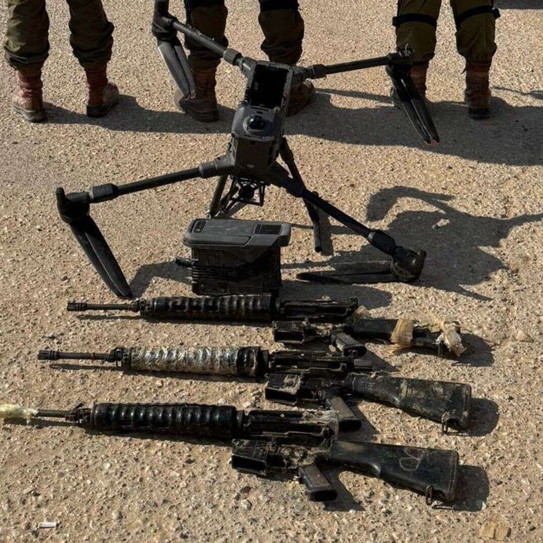 רחפן ונשקים שנתפסו בבניסיון הברחה בגבול מצרים | דובר צה"ל רחפן ונשקים שנתפסו בבניסיון הברחה בגבול מצרים | דובר צה"ל