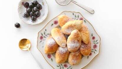 סופגניה רוסית - פירושקי | אפרת ליכטנשטט סופגניה רוסית - פירושקי | אפרת ליכטנשטט