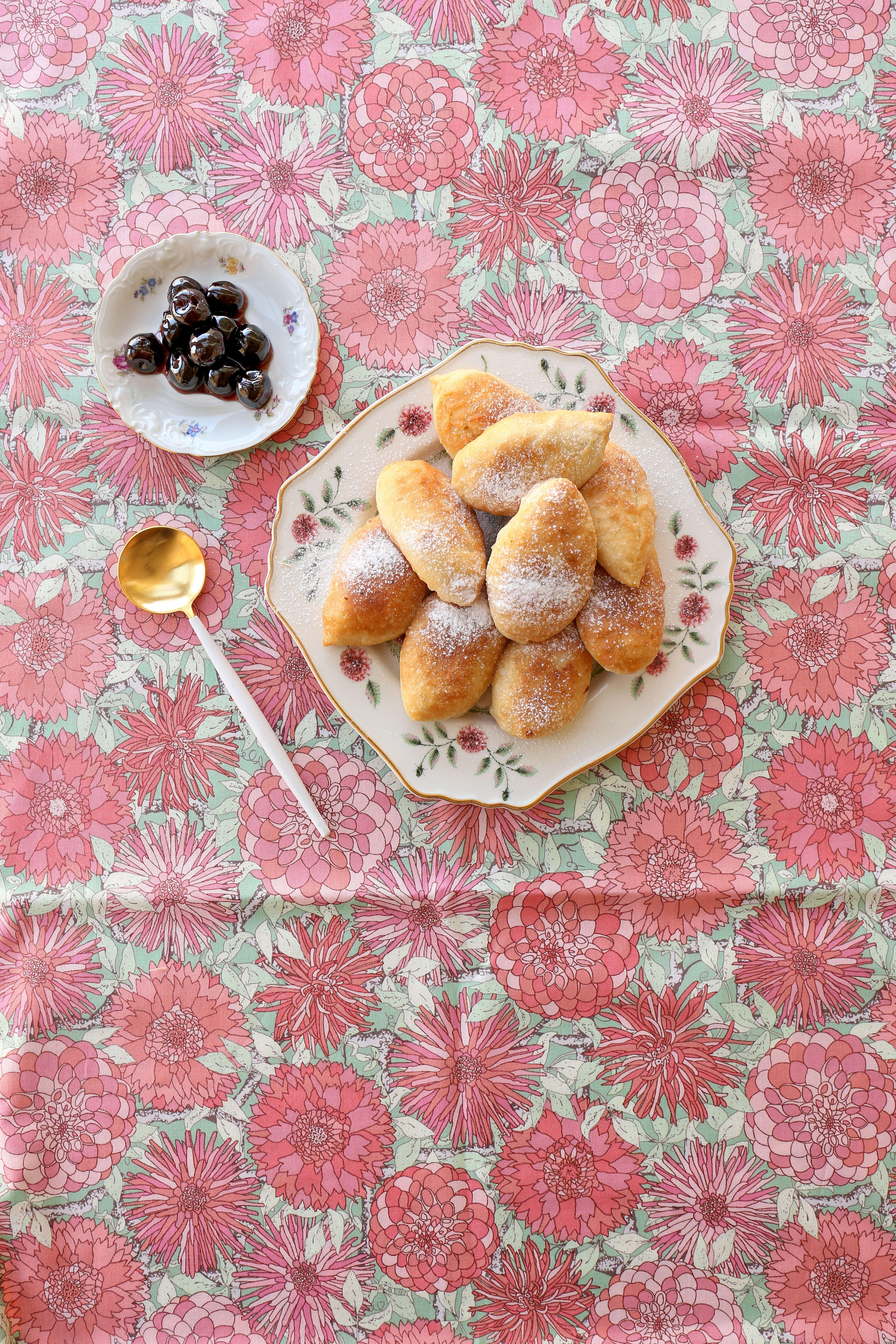 סופגניה רוסית - פירושקי | אפרת ליכטנשטט סופגניה רוסית - פירושקי | אפרת ליכטנשטט