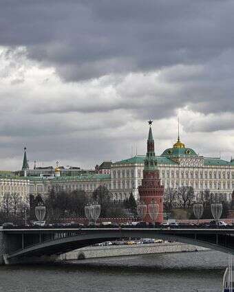 קרמלין וארמון הקרמלין הגדול, במרכז מימין, נראים לאורך נהר מוסקבה | AP