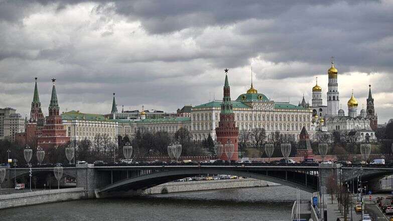 קרמלין וארמון הקרמלין הגדול, במרכז מימין, נראים לאורך נהר מוסקבה | AP קרמלין וארמון הקרמלין הגדול, במרכז מימין, נראים לאורך נהר מוסקבה | AP