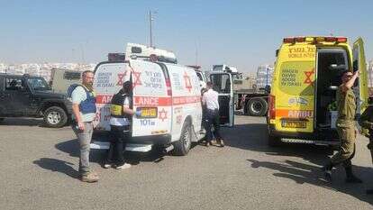 זירת הפיגוע בצומת גוש עציון | תיעוד מבצעי מד"א זירת הפיגוע בצומת גוש עציון | תיעוד מבצעי מד"א