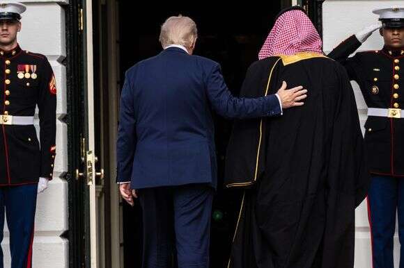 נשיא ארה"ב דונלד טראמפ ויורש העצר של הממלכה מוחמד בן סלמאן | EPA/ANNA ROSE LAYDEN / POOL נשיא ארה"ב דונלד טראמפ ויורש העצר של הממלכה מוחמד בן סלמאן | EPA/ANNA ROSE LAYDEN / POOL