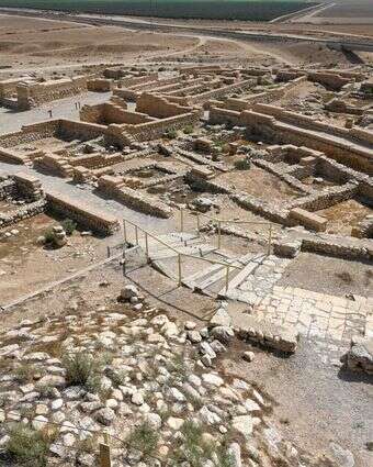 הבן המשיך את מפעלו של האב. חפירות ארכיאולוגיות בתל באר שבע | מיכאל גלעדי, פלאש 90