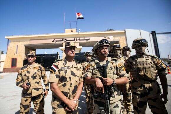 "צריכים להסתכל על יכולות האויב, לא על הכוונות שלו". חיילים מצרים בגבול ישראל, אוקטובר ,2023 לאחר הטבח | גטי אימג'ס "צריכים להסתכל על יכולות האויב, לא על הכוונות שלו". חיילים מצרים בגבול ישראל, אוקטובר ,2023 לאחר הטבח | גטי אימג'ס