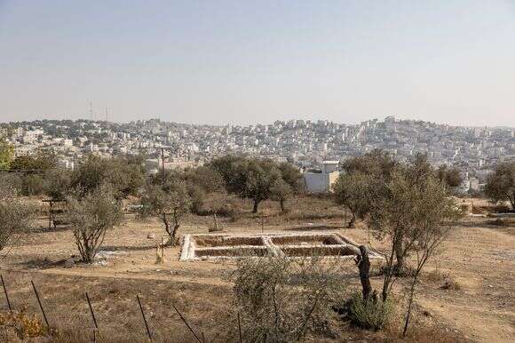 ארבע חפירות נעשו בעיר, דו"ח אחד בלבד נכתב. תל חברון | נעמה שטרן ארבע חפירות נעשו בעיר, דו"ח אחד בלבד נכתב. תל חברון | נעמה שטרן