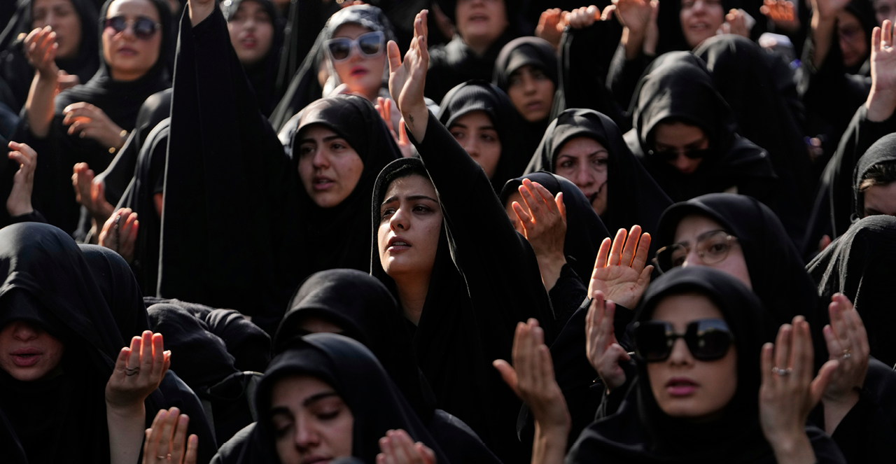 תושבי טהרן בתפילה מיוחדת לגשם | AP