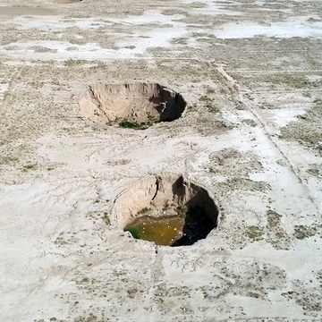בולענים שנוצרו עקב הבצורת | AP