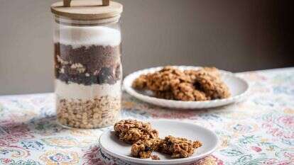 צנצנת עוגיות שיבולת שועל וצימוקים | גיא אשכנזי, Agency Karela צנצנת עוגיות שיבולת שועל וצימוקים | גיא אשכנזי, Agency Karela