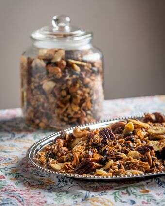 גרנולה ממכרת | גיא אשכנזי, Agency Karela גרנולה ממכרת | גיא אשכנזי, Agency Karela