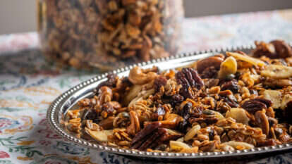 גרנולה ממכרת | גיא אשכנזי, Agency Karela גרנולה ממכרת | גיא אשכנזי, Agency Karela