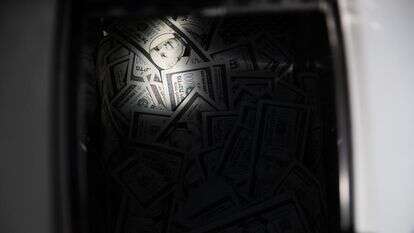 שטרות כסף מזויפים. אילוסטרציה | יונתן זינדל, פלאש 90 שטרות כסף מזויפים. אילוסטרציה | יונתן זינדל, פלאש 90