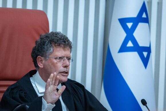 השופט יצחק עמית בדיון בביהמ"ש העליון | יונתן זינדל, פלאש 90 השופט יצחק עמית בדיון בביהמ"ש העליון | יונתן זינדל, פלאש 90