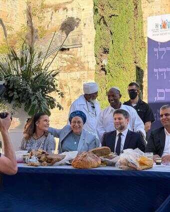 השרים בצלאל סמוטריץ', אורית סטרוק ואופיר סופר, יחד עם ח"כ מיכל וולדיגר, בציון חג הסיגד בירושלים | ללא קרדיט