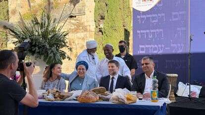 השרים בצלאל סמוטריץ', אורית סטרוק ואופיר סופר, יחד עם ח"כ מיכל וולדיגר, בציון חג הסיגד בירושלים | ללא קרדיט