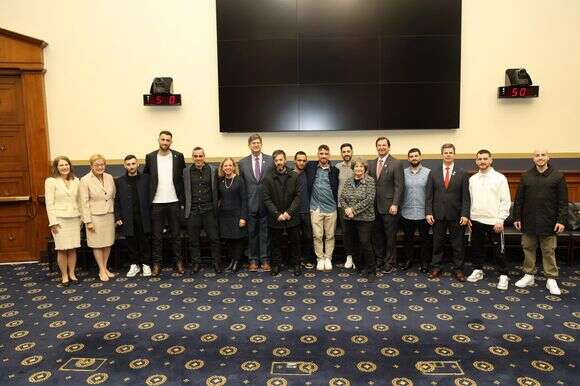 החטופים ששוחררו בביקור בקונגרס האמריקני | שמוליק עלמני, שגרירות ישראל בוושינגטון