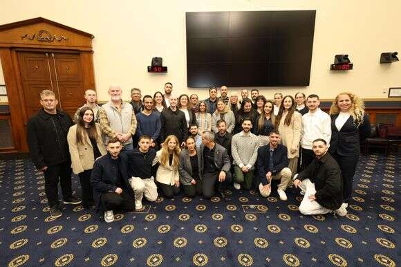 החטופים ששוחררו בביקור בקונגרס האמריקני | שמוליק עלמני, שגרירות ישראל בוושינגטון