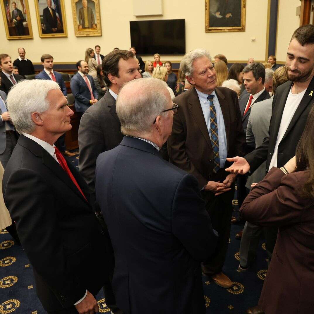 החטופים ששוחררו בביקור בקונגרס האמריקני | שמוליק עלמני, שגרירות ישראל בוושינגטון