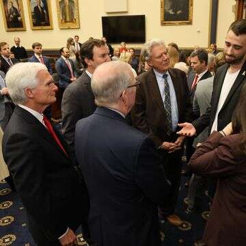 החטופים ששוחררו בביקור בקונגרס האמריקני | שמוליק עלמני, שגרירות ישראל בוושינגטון