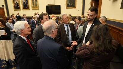 החטופים ששוחררו בביקור בקונגרס האמריקני | שמוליק עלמני, שגרירות ישראל בוושינגטון