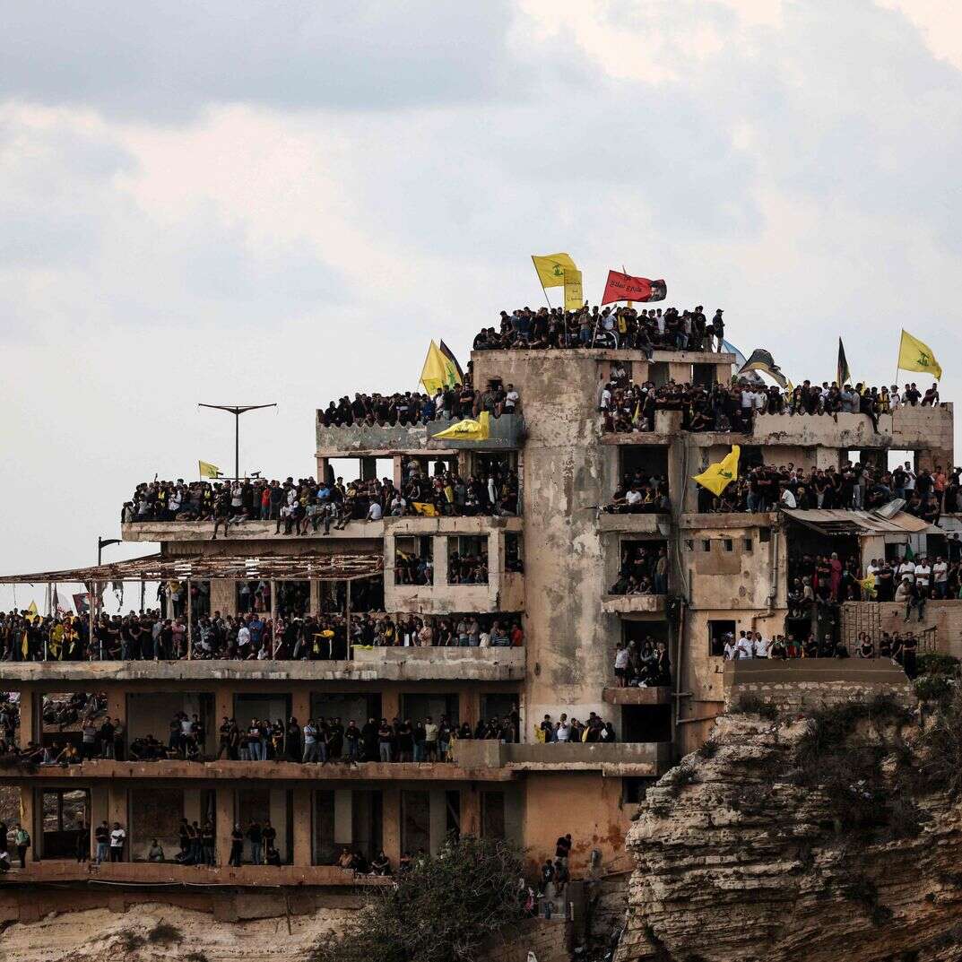 פעילי חזבאללה בבניין נטוש בביירות בספטמבר | AFP