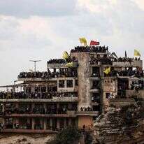 פעילי חזבאללה בבניין נטוש בביירות בספטמבר | AFP