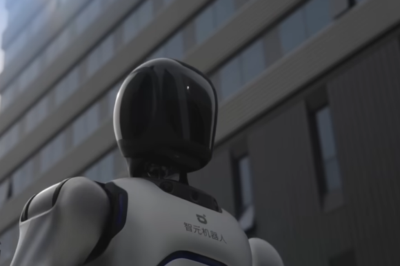 רובוט סיני | צילום מסך מיוטיוב רובוט סיני | צילום מסך מיוטיוב