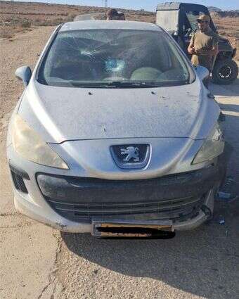 רכב של רועה צאן יהודי שהותקף באבנים | ללא קרדיט