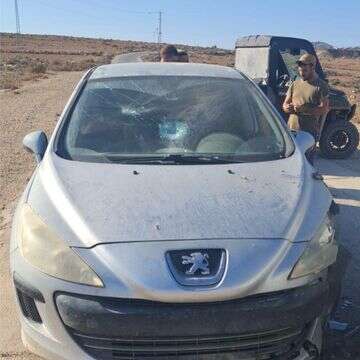 רכב של רועה צאן יהודי שהותקף באבנים | ללא קרדיט