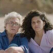 מתוך הסדרה מקום שמח | ירון שרף באדיבות כאן 11, יסמין טי וי מתוך הסדרה מקום שמח | ירון שרף באדיבות כאן 11, יסמין טי וי