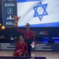 הרקדנים הפראלימפיים תומר מרגלית ואוראל כלאף מניפים את הגביע באליפות העולם | מסך מהפייסבוק הרקדנים הפראלימפיים תומר מרגלית ואוראל כלאף מניפים את הגביע באליפות העולם | מסך מהפייסבוק