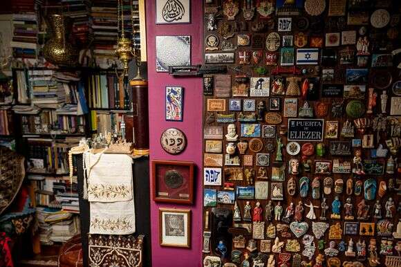 אחד הקירות בביתו של פאפו | נעמה שטרן